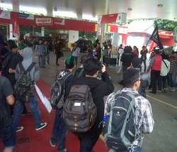 Protes Kenaikan Harga BBM, Mahasiswa Bandung Tutup SPBU Dago