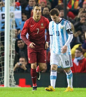 Hangatnya Messi dan Ronaldo di Lorong Old Trafford