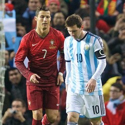 Hangatnya Messi dan Ronaldo di Lorong Old Trafford