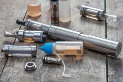 Tak Ada Standar, Dokter Ini Khawatir Rokok Elektrik Diisi Narkoba