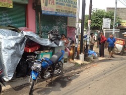 Cililitan dan Kalibata Terendam Banjir, Warga Mengungsi di Pinggir Jalan