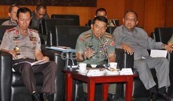 Presiden Jokowi Didesak Evaluasi Kinerja Kapolri dan Panglima TNI