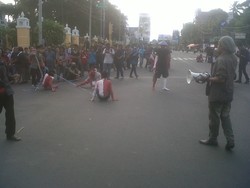 Ratusan Mahasiswa Kembali Blokir Pertigaan UIN Yogya, Polisi Siaga