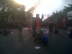 Demo Dijaga Ketat Polisi, Mahasiswa Yogya Akhirnya Bubarkan Diri