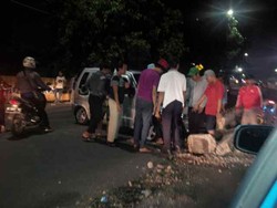 Mobil Karimun Tabrak Pembatas Busway, Lalin Buncit arah Mampang Macet