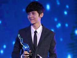 Luhan eks EXO Sabet Piala The Most Valuable Male Star Award