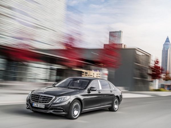 Mobil Super Mewah Mercy