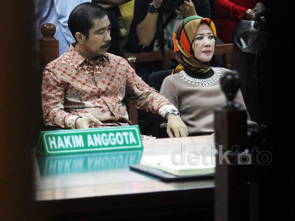 Romi Herton dan Istri Jalani Sidang Perdana