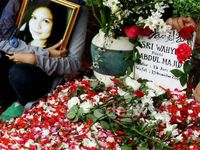 Sri Wahyuni Dimakamkan di TPU Tanah Kusir
