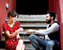 Adam Levine Campakkan Keira Knightley di Film Begin Again