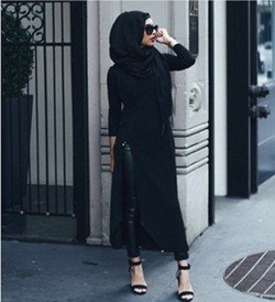 Hijab Style: Tampil Edgy dengan Boots Ala Hijabers Afrika, Shamsom