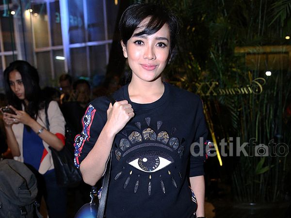 Baju Mata Satu Dea Ananda