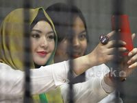 Eddies Adelia Asyik Main iPad dan Selfie di Ruang Tahanan