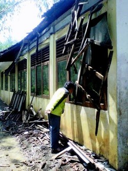 Bangunan Tua, Atap Sekolah SD di Sukabumi Ambruk Karena Angin Kencang