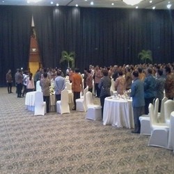 Di JCC, Jokowi Makan Malam Bareng Gubernur BI dan Para Bankir