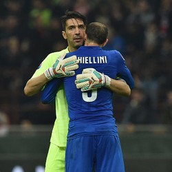 Juventus Beri Kontrak Baru untuk Buffon dan Chiellini