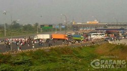 Buruh Sempat Blokir Exit Tol Cikarang Selama 3 Jam