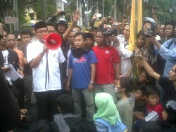 Temui Ratusan Demonstran, Wali Kota Yogya Ikut Tolak Kenaikan Harga BBM