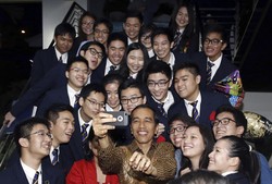 Jokowi Sempat Selfie Bersama Teman Sekolah Kaesang