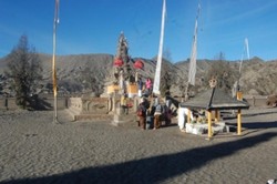 Ada Pura Eksotis di Atas Gunung Bromo