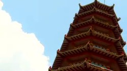 Keunikan Pagoda di Tengah Sungai Musi