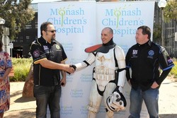 Berkostum Star Wars, Pria Ini Nekat Jalan Kaki Lintas Australia