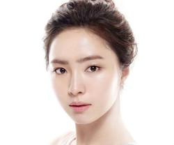 Tampilan Kulit Sehat ala Wanita Korea dengan Teknik Riasan Dewy Look