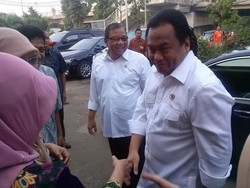 Dua Menteri Ini Blusukan ke Pasar Klender Pagi-pagi