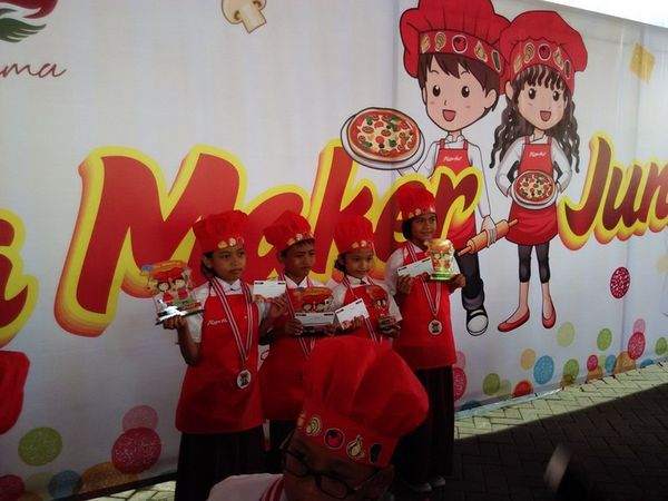 Keseruan Anak-anak Membuat Topping Pizza di Pizza Maker Juniors