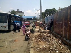 Halte Alun-alun Bandung Tak Kunjung Jadi, Warga Mengeluh kepanasan