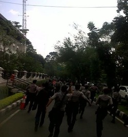 Protes Kenaikan Harga BBM, Mahasiswa Bentrok dengan Polisi di Bandung