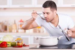 Mau Sukses Turun Berat Badan? Jangan Malas Masak Sendiri di Rumah Ya