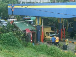 Truk Kontainer Tabrak Gardu Tol, Petugas Pultol Tewas
