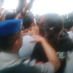 Tiba di Bandara Cengkareng, Jean Tertunduk dan Dikawal Ketat Polisi