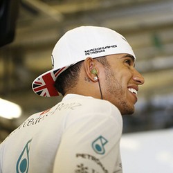 Persaingan Hamilton-Rosberg Terbawa ke Garasi