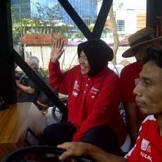 Risma Ingin Punya Mobil Dinas Tenaga Listrik Buatan ITS