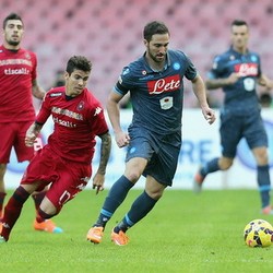 Napoli Diimbangi Cagliari 3-3