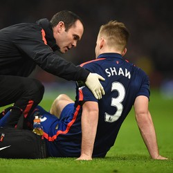 Van Gaal Ungkapkan Shaw Alami Masalah pada Engkelnya