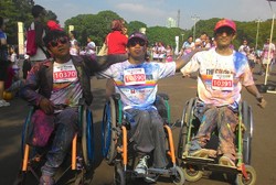 Penyandang Disabilitas Juga Ikut Meriahkan Lomba Lari The Color Run