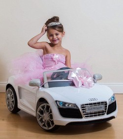 Anak 6 Tahun Lelang Mobil Mainan Bertabur Kristal Miliknya Untuk Amal