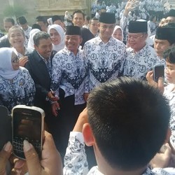 Anies: Dalam Revolusi Mental, Kita Harus Ubah Cara Pandang Terhadap Guru