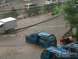 Depok Hujan Deras, Jalanan Tergenang