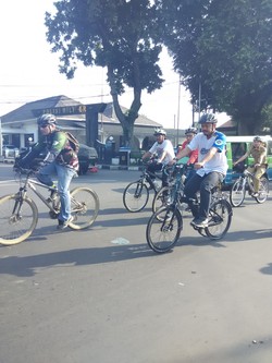 Sehari Tanpa Kendaraan Pribadi di Bogor, Bima Arya Gowes ke Kantor