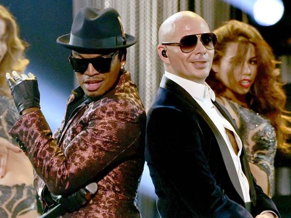 Meriahnya Aksi Panggung di AMAs 2014 (2)