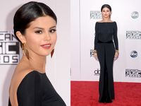 Gaya Selena Gomez Bikin Ngiler Para Pria