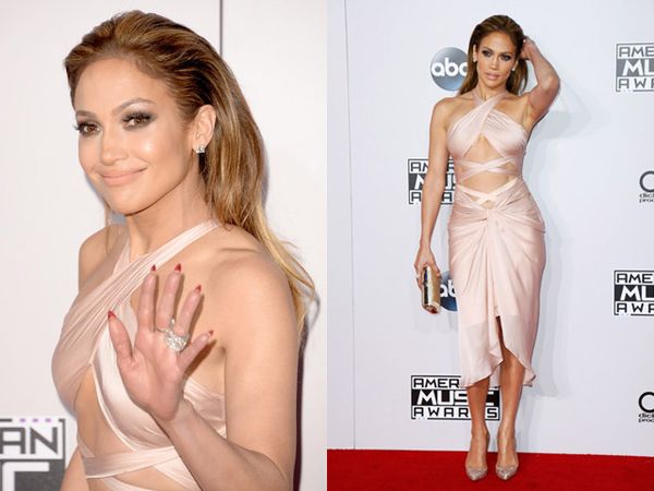 J.Lo Pamer Perut Seksi di AMAs 2014