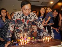 Ibas Rayakan Ultah ke-34 di DPR