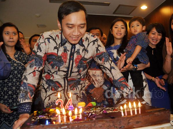 Ibas Rayakan Ultah ke-34 di DPR