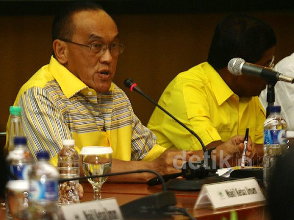 Ical Pimpin Rapat Pleno Persiapan Munas Golkar