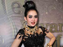 Takut Putus, Syahrini Belum Mau Kenalkan Sang Kekasih
